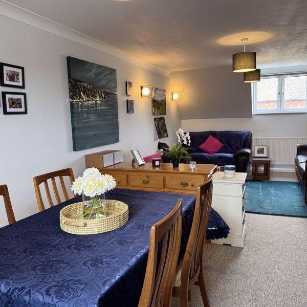 2 bedroom flat to rent - Photo 1