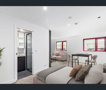 Modern & Low Maintenance - Photo 1