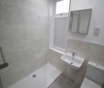 Rosemont Walk (room 4), Bramley, Leeds - Photo 6