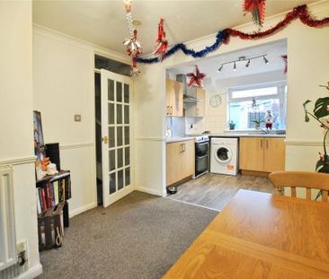 3 bedroom terraced house to rent - Photo 3