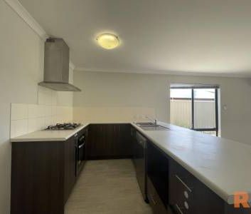 Stylish 3x2 Townhouse in the Heart of Nollamara - Photo 5