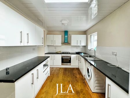 4 bed detached house to rent in Raywell Road, Leicester, LE5 - Photo 2