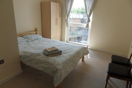2 Bed Flat, Harry Zeital Way, E5 - Photo 2