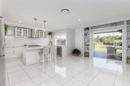 A Home of Distinction - Where Elegance Meets Everyday Life - Photo 5