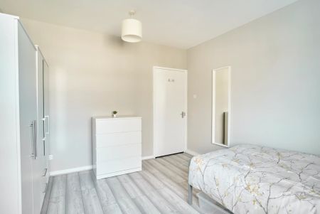 51 Whitton Walk Room 2 - Photo 5