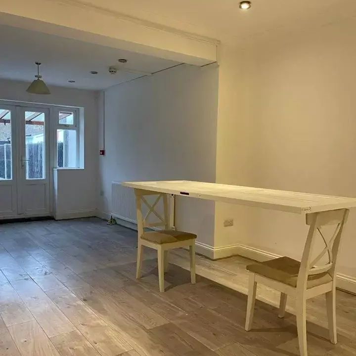 6 bedroom semi-detached house to rent - Photo 1