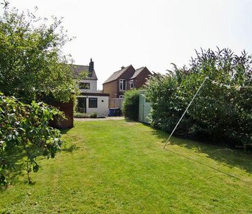 2 bedroom semi-detached house to rent - Photo 3