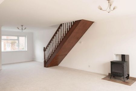 4 bedroom detached house to rent - Photo 2