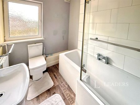 3 bedroom semi-detached house to rent - Photo 3