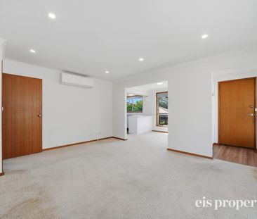 Beautifully Renovated, Spacious Two Bedroom Unit In New Town - Photo 2