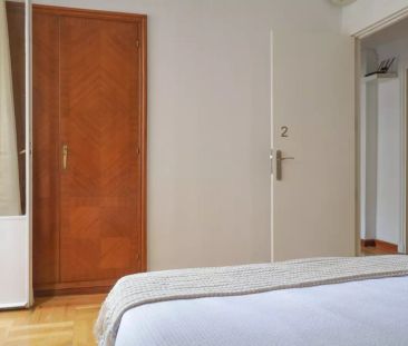 Rooms for rent in 7-bedroom apartment in Cuatro Caminos - Photo 6
