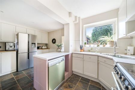 3 bedroom detached house to rent - Photo 2