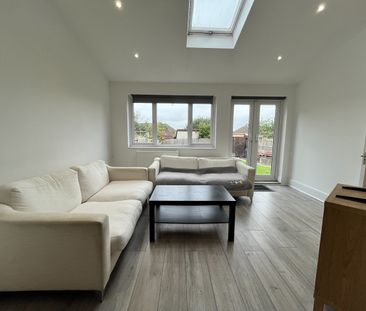 6 Bed Semi-Detached House, Conygre Road, BS34 - Photo 1