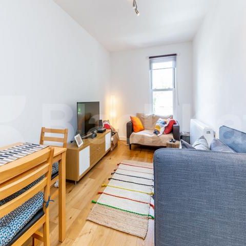 Modern and well located 1 bedroom property 2 minutes to Caledonian Road Station - Photo 1