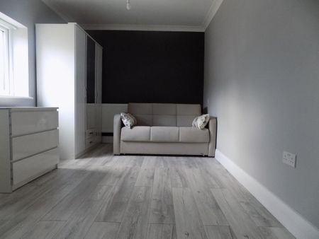 Studio to rent - Photo 3