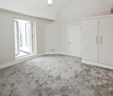3 bedroom flat to rent - Photo 4