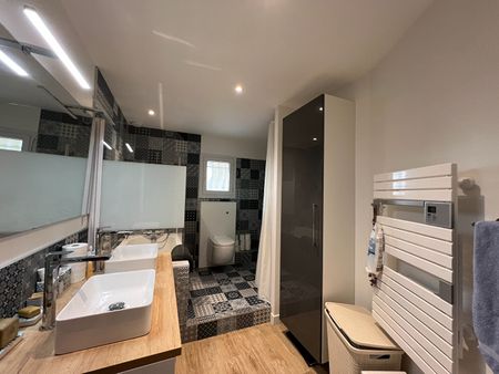 Location Maison 5 pièces 123m² - Photo 2