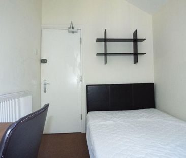 4 bedroom terraced house to rent - Photo 2