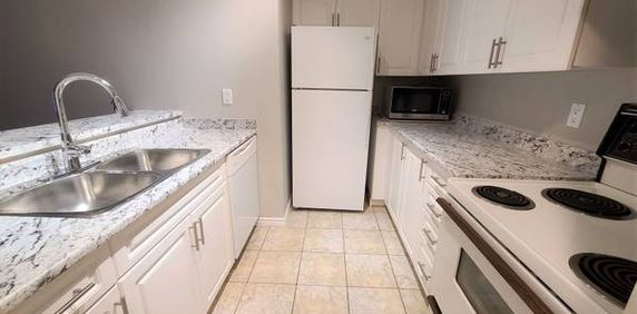 CHARMING 1 BEDROOM SUITE AVAILABLE OCT 1ST AT LAUREL PLACE IN VANCOUVE - Photo 2