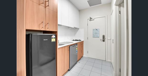 City convenience with space, light and lifestyle - Photo 1