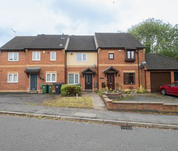 2 bedroom mid terrace to let - Photo 2