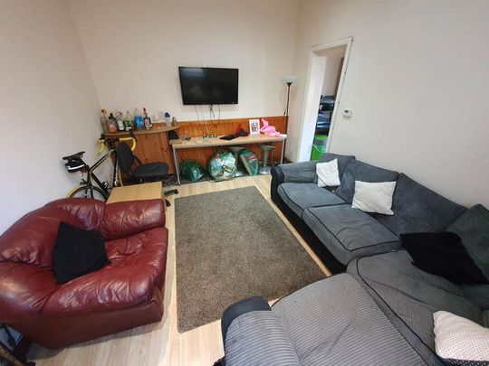 6 bedroom semi-detached house to rent - Photo 1