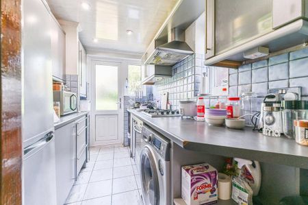 3 bedroom end of terrace house to rent - Photo 5