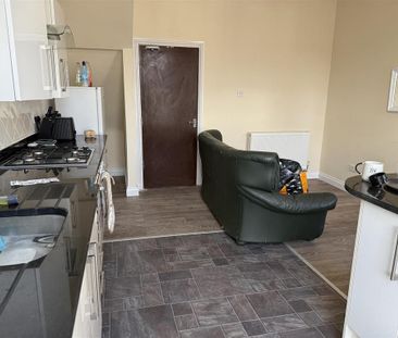 4 bedroom maisonette to rent - Photo 5