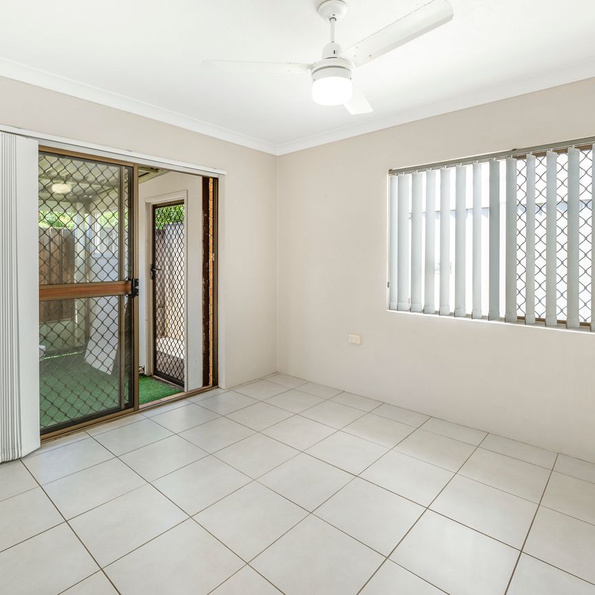 2/1 Rosalind Avenue, Paradise Point QLD 4216 - Photo 1