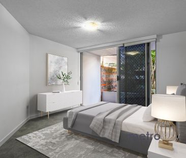 Ground Floor Apartment with Private Courtyard - Photo 2