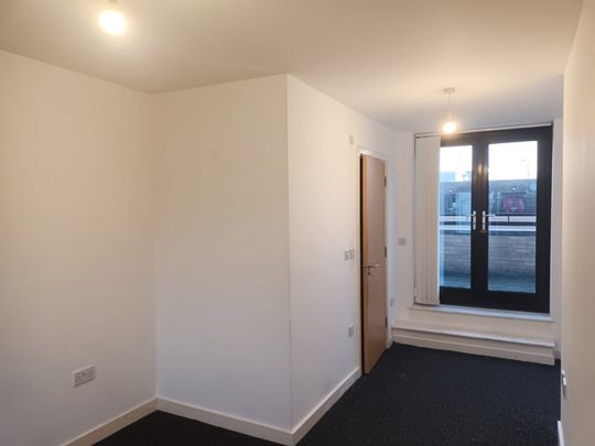 3 Bed Terraced House, Cooke Place, M5 - Photo 1