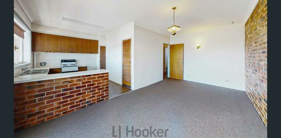 Well-Presented 2-Bedroom Unit With Lake Views - Photo 2