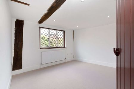 Recently refurbished 2 bedroom end of terrace house in Grade II listed building in the heart of Brenchley village - Photo 3