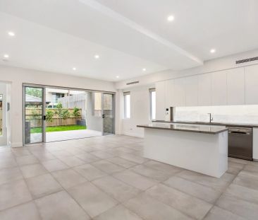 Stunning Family Home with Versatile Floorplan - Photo 3