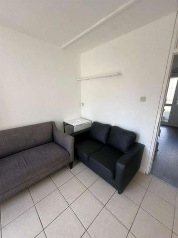 Flat, Conisborough, Bayham Street, London, NW1 - Photo 2