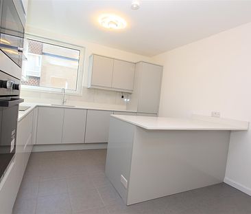 BRAND NEW Immaculate Spacious Modern TWO BED FLAT (1st Floor) with Parking & Communal Garden in East Finchley, N2 - Photo 5