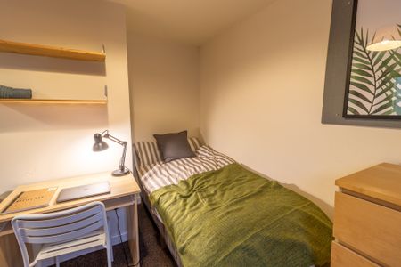 6 Bed Student Accommodation - Photo 3