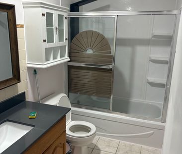 For Lease - 33 Ashwood Crescent, Brampton, Ontario - Photo 6