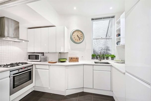 A charming one bedroom apartment with a private patio garden. - Photo 1