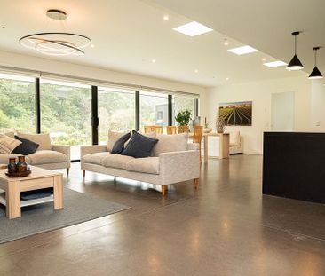 Luxury Countryside 3bdrm home moments from Karori - Photo 2