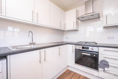 2 bedroom maisonette to rent - Photo 4