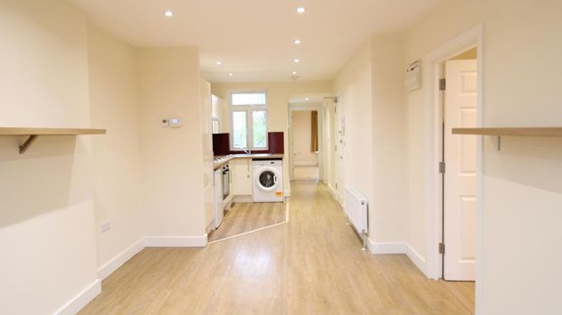 2 bedroom flat to rent - Photo 1