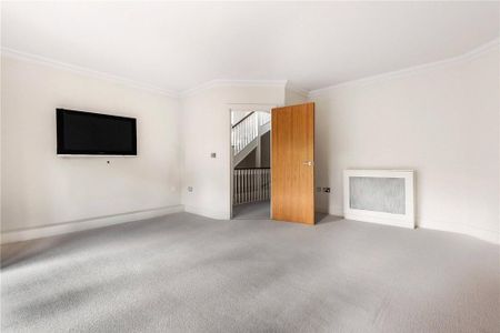 4 bedroom end of terrace house to rent - Photo 3