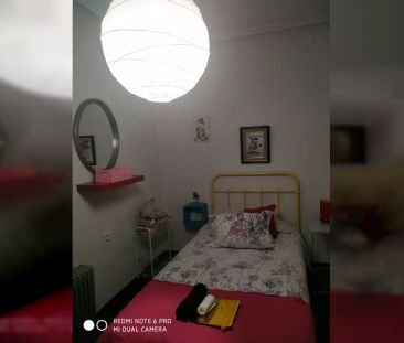 Room in shared apartment in Jaén - Photo 2