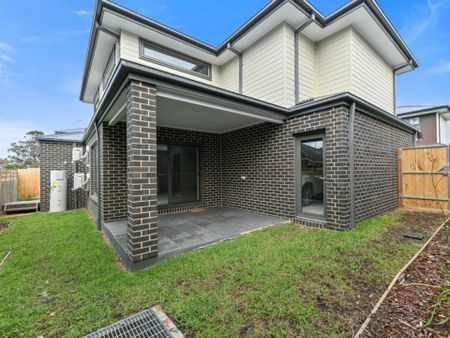 Modern, Spacious Townhouse! 8 Merchant Place Pakenham - Photo 3
