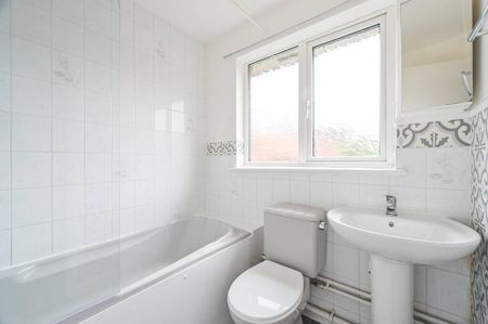 2 bedroom maisonette to rent - Photo 5