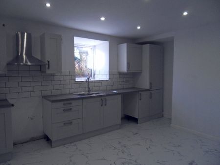Gelderd Road, Birstall, Batley, WF17 - Photo 3