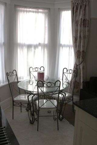 3 Bed Flat, Shenley Road, SE5 - Photo 2
