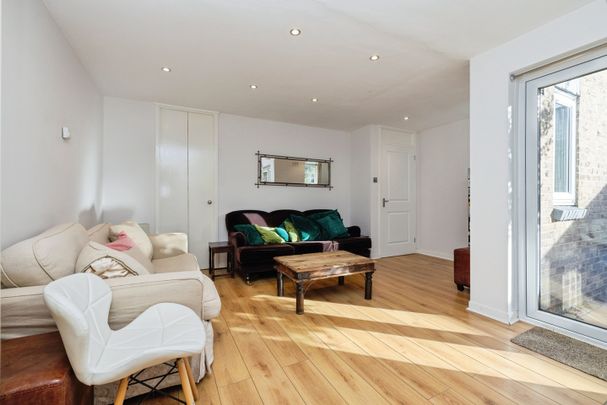 3 Bed End Terrace, Garnet Street, E1W - Photo 1