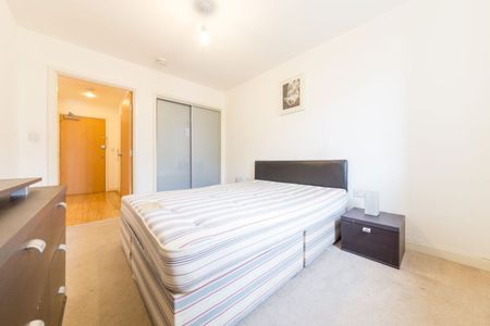 Arboretum Place, IG11, London - Photo 2